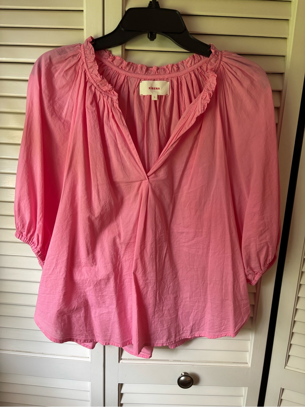 XiRENA Pink Ruffled V-Neck Peasant Blouse